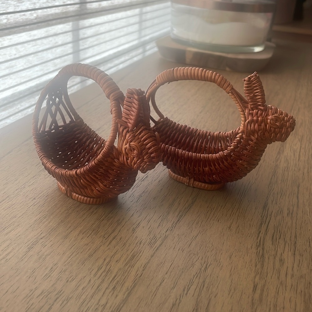 Two very small vintage bunny baskets, perfect condition